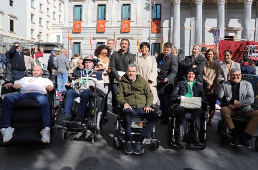 Pacientes ELA en las puertas del Ministerio