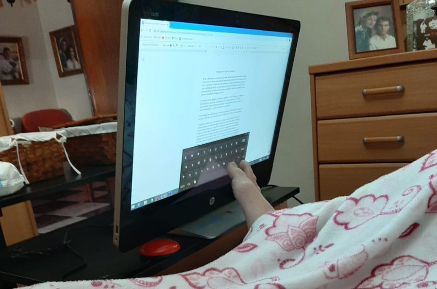 Comunicación a través del ordenador con los dedos de los pies