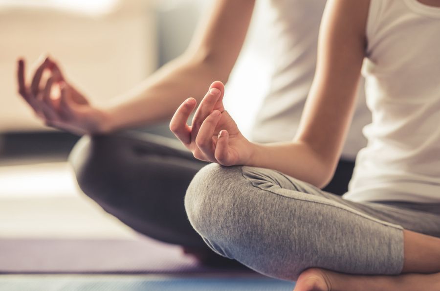 Personas haciendo mindfulness ELA