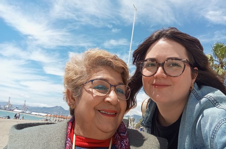 Dos mujeres se hace un selfie